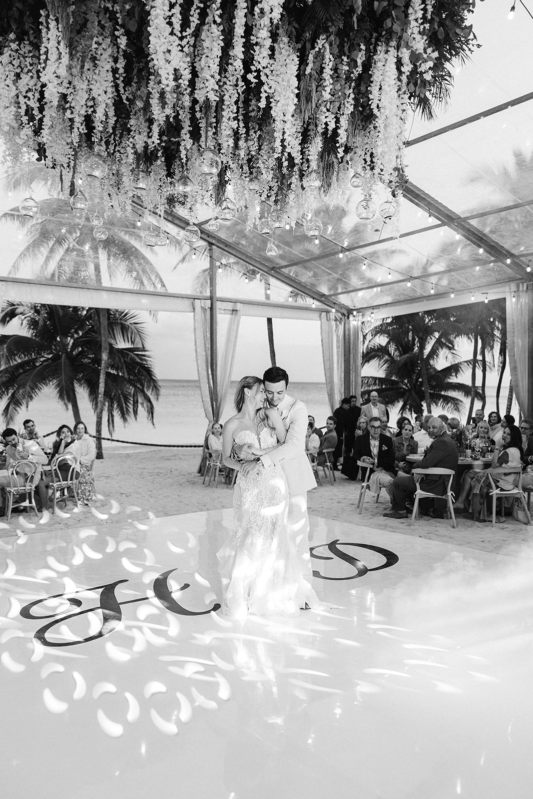 Black and white reception dancing, Saasil Kantenah wedding