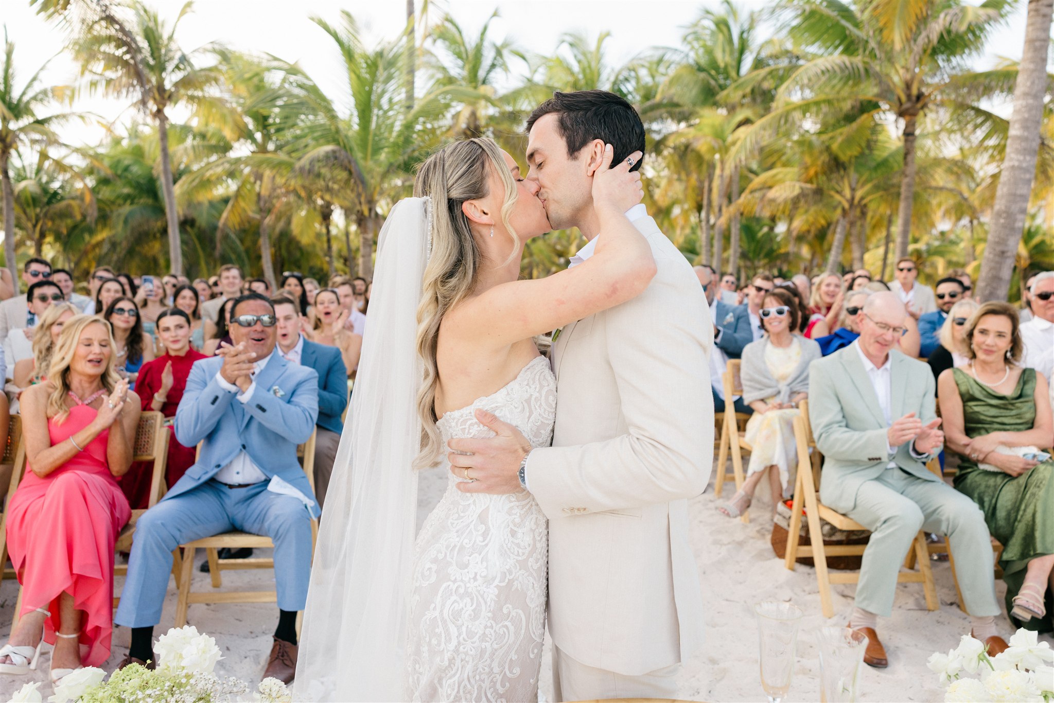 First kiss at the beach ceremony, Saasil Kantenah wedding
