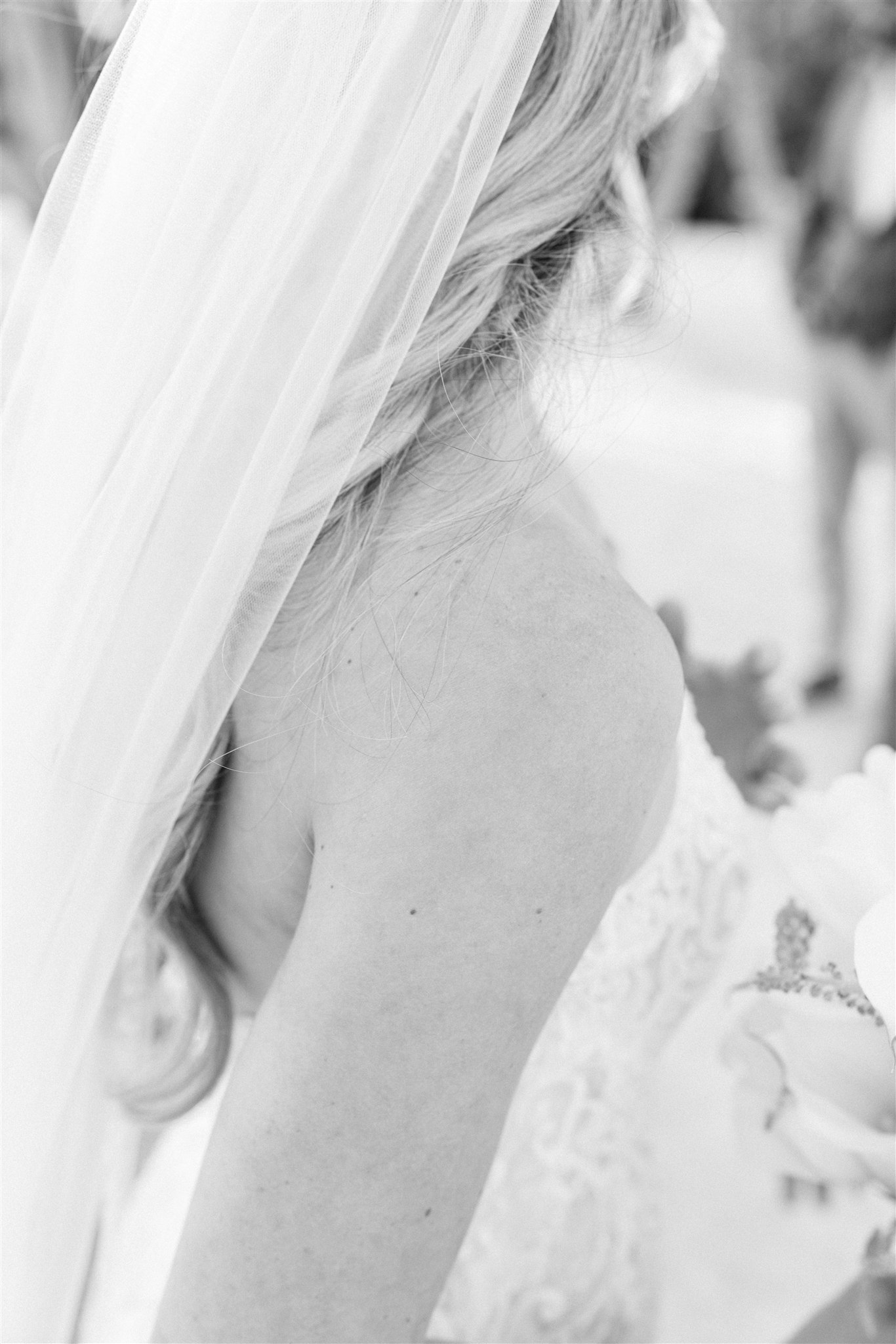 Close-up of bride's veil and dress detail, Saasil Kantenah wedding