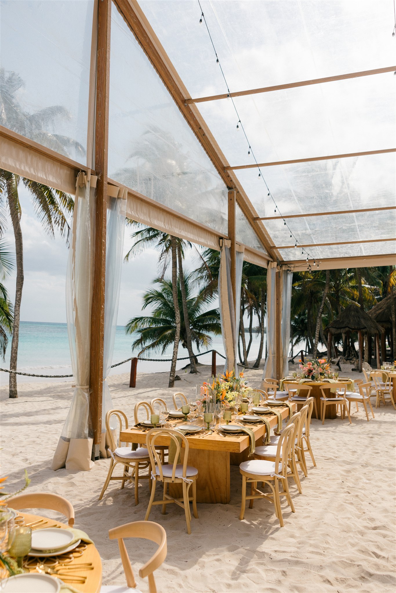 Outdoor reception space at Saasil Kantenah under the stars