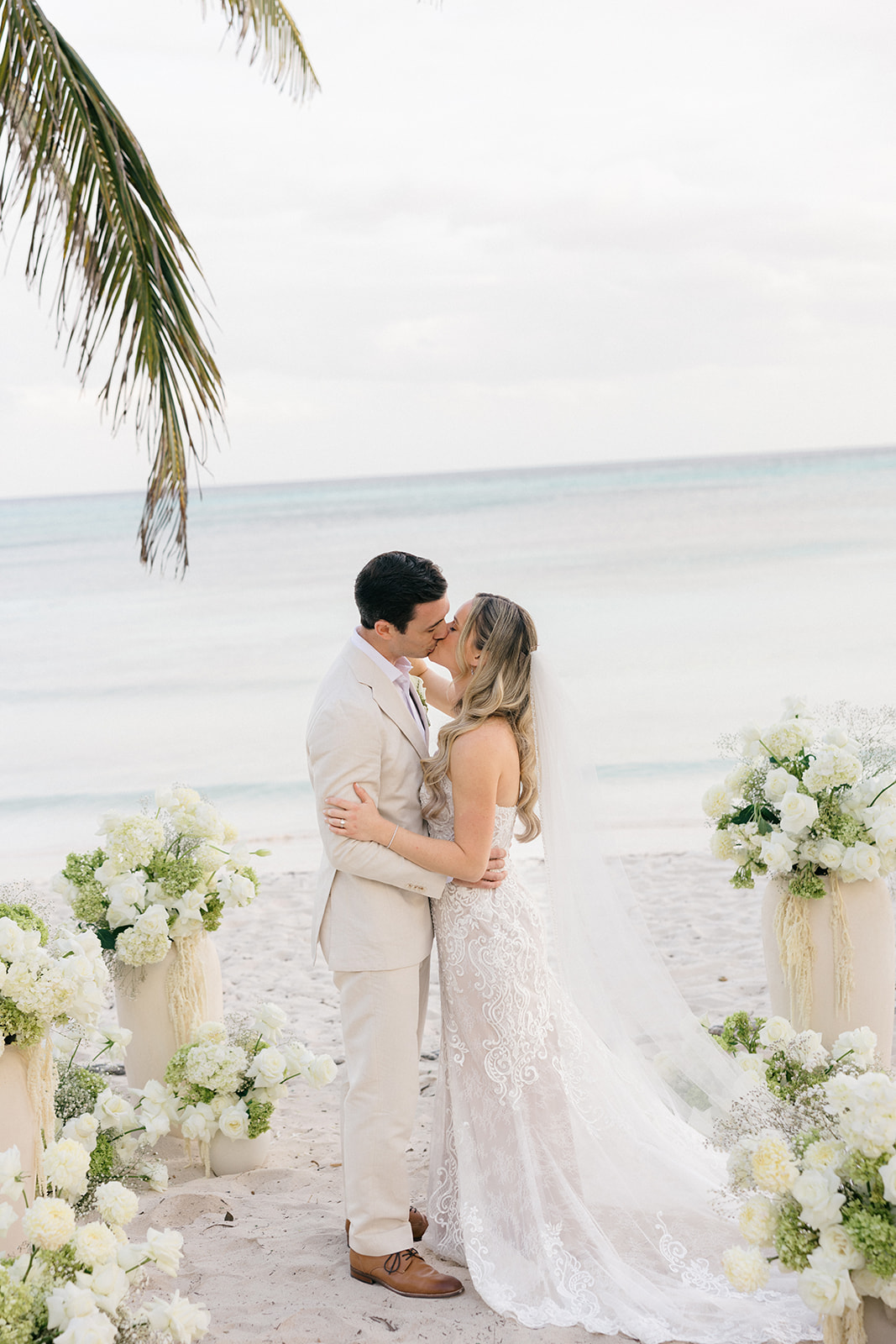Couple kissing at the beach, Saasil Kantenah Riviera Maya wedding